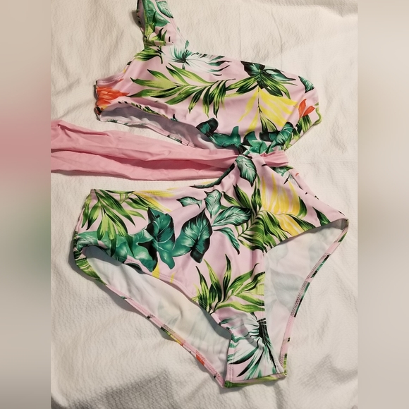NWOT FLORAL CUT OUT MONOKINI BELTED REMOVABLE PADS LARGE - Picture 2 of 7